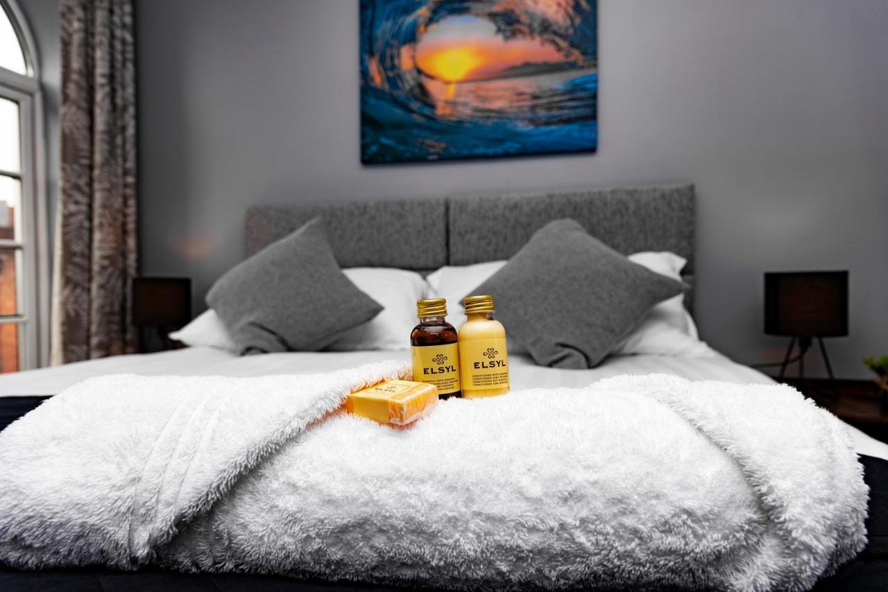 The Glyndwr - Berwyn House Apartment Wrexham Bagian luar foto