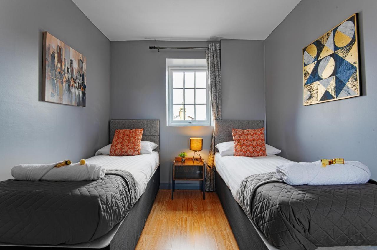 The Glyndwr - Berwyn House Apartment Wrexham Bagian luar foto