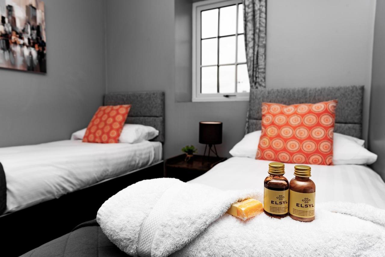 The Glyndwr - Berwyn House Apartment Wrexham Bagian luar foto